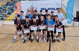 Moymul Ortaokulu Futsal Takımı, grubunu ilk sırada...
