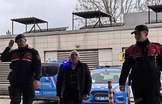 Müdür yardımcısını sokak ortasında darbetti