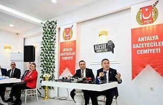 Muhittin Böcek: "Antalya’ya teleferiği yeniden...