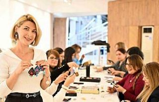 Muratpaşa’nın nakış eğitimiyle kadınlar el...