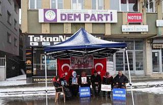 Muş’ta aileler kar altında evlat nöbetine devam...