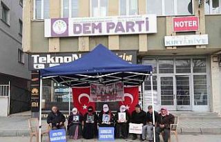 Muş’ta ailelerin evlat nöbeti devam ediyor