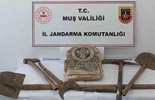 Muş’ta kaçak kazıya suçüstü: Tarihi mermer...