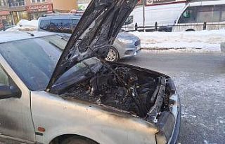 Muş’ta seyir halindeki otomobil alev aldı