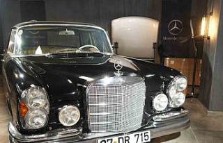 Nadir klasik otomobil koleksiyonu: Ünlüler bu araçların...