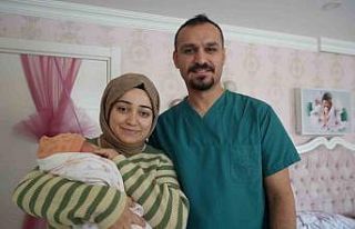 Normal doğumla bebeğini dünyaya getiren kadın...