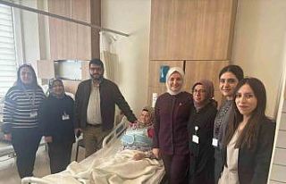 Odun toplarken düşen ve omuzu çıkan hasta, kapalı...