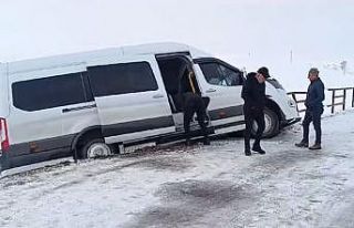 Öğretmen servisi yoldan çıktı: 8 yaralı