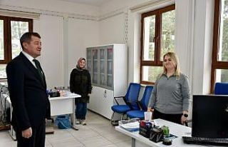 Okulları tek tek gezerek incelemelerde bulundu