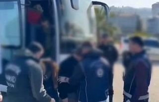 Otobüsün gizli bölmesinden 26 göçmen çıktı