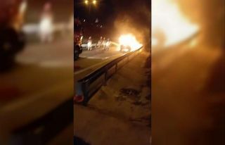 Otomobil alevlere teslim oldu: O anlar kamerada