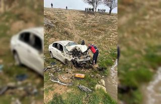 Otomobil dereye yuvarlandı: 1 yaralı