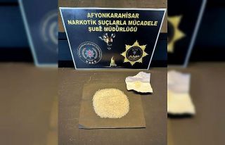 Otomobilin bagajındaki uyuşturucu zulasını polis...