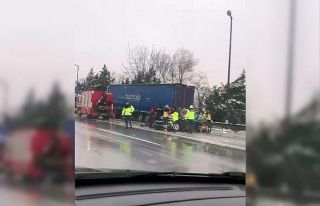 Otoyolda tırın altına giren otomobil kağıt gibi...