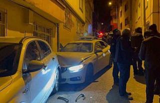 Park halindeki araçlara çarpan alkollü sürücü,...