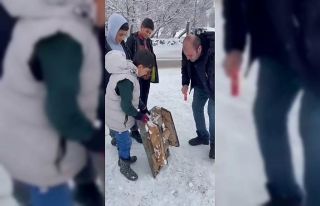 Polisin kızak tamiri görüntüsü yürek ısıttı