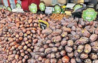 Ramazan öncesi hurma çeşitleri tezgahlarda yerini...