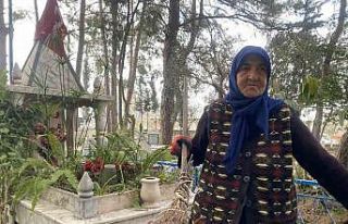 Raziye teyze 20 yıldır mezarlığı tek başına...