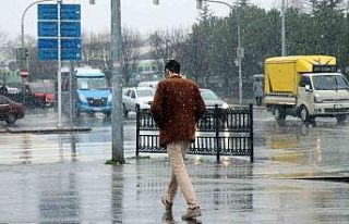 Sakarya’da şehir merkezinde kar yağışı başladı