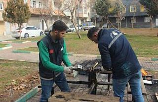 Şanlıurfa’da parktaki bank ateşe verildi