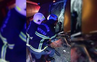 Şanlıurfa’da tırla çarpışan araçta anne hayatını...