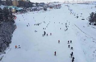 Sarıkamış kayak merkezi kayak tutkunlarını ağırlıyor