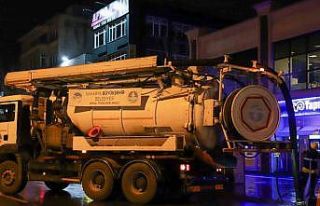 SASKİ ekiplerinden yağmur suyu hatları için temizlik...