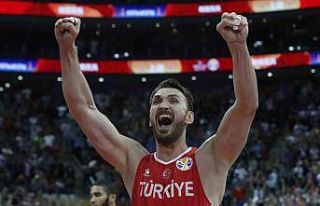 Semih Erden, basketbolu bıraktığını açıkladı