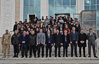 Şenkaya’da gençlere "Dilimiz Kimliğimizdir"...