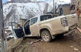 Siirt’te şarampole yuvarlanan araç kurtarıldı