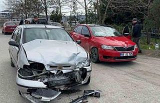 Sıklıkla kazaların olduğu caddede yine kaza: 1...