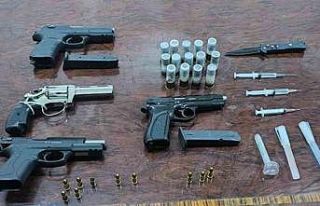 Silah ve uyuşturucu madde ile yakalanan 4 kişi gözaltına...