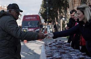 Silivri Belediyesi Berat Kandili’nde lokma ikramında...