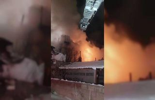 Sivas’ta gecekondunda çıkan yangın geceyi aydınlattı