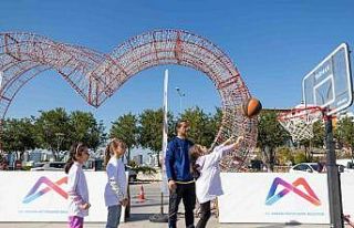 ’Sporbüs’ alışveriş merkezinde çocuklarla...