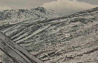 Şuhut’ta donan şelale havadan görüntülendi