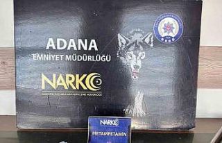 Süpürge sapında uyuşturucu ele geçirildi, 2 şüpheli...