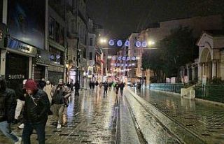 Taksim’de kar yağışı etkili oldu