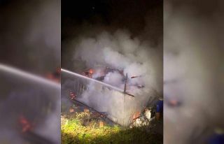 Tek katlı ev, yangında kullanılamaz hale geldi