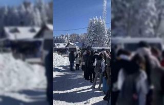 Teleferik gelmedi, vatandaşlar metrelerce kuyruk...