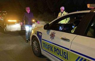 Ters yola girip "dur" ihtarına uymadı,...