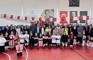 Tomarza’da ’Anne ve Kızları Voleybol Turnuvası’...