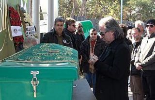 Trafik kazasında hayatını kaybeden keman sanatçısı...