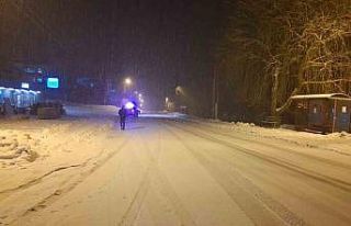 Tunceli’de yoğun kar yağışı ulaşımda aksamalara...