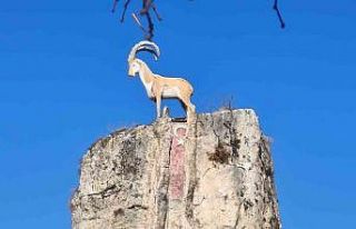 Tunceli’deki devasa kaya gizemini koruyor