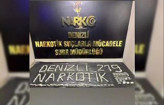 Uçaktan inen yabancı kuryenin midesinden 1.3 kilo...