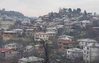 UNESCO kentinde konaklar ile tarihi yapıların çatıları...