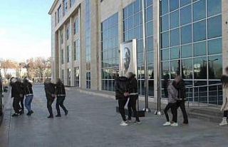 Uşak’ta 5 uyuşturucu satıcısı tutuklandı