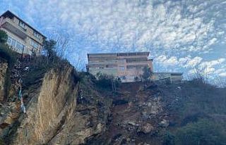 Üsküdar’da yaşanan toprak kayması günün ilk...