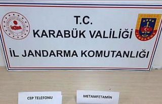 Uyuşturucuyu makatına saklayarak kurtulmaya çalıştı